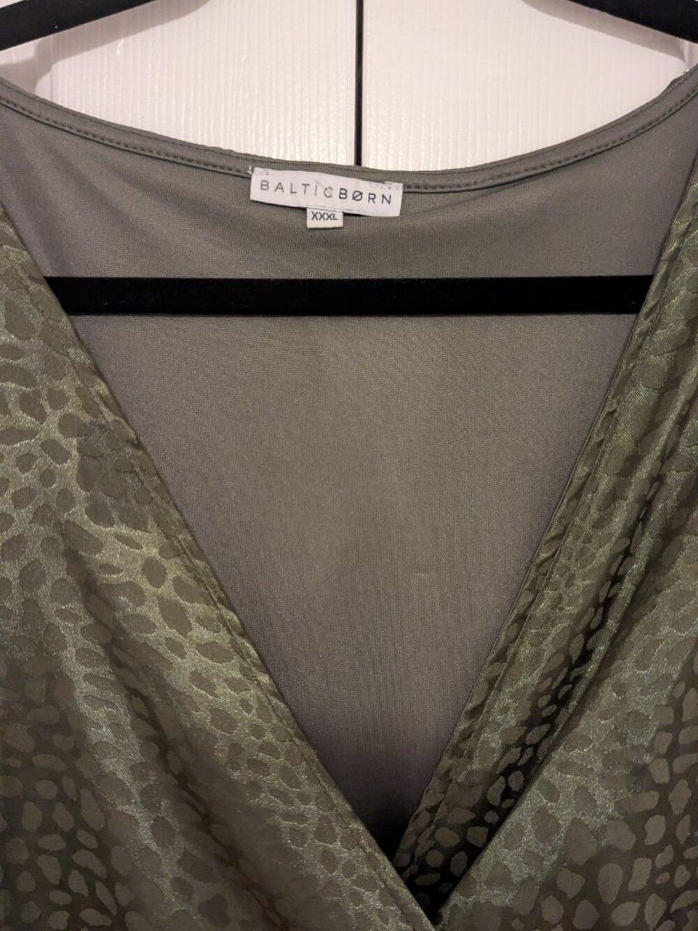 Baltic Born Olive Green Satin Jacquard Maxi Dress – XXXL – Kimono Sleeve - Picture 2 of 5